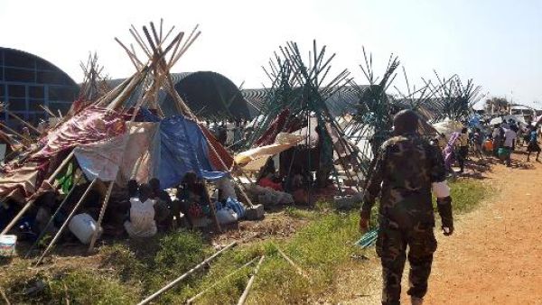 مخيم للنازحين بمحاذاة مطار جوبا
