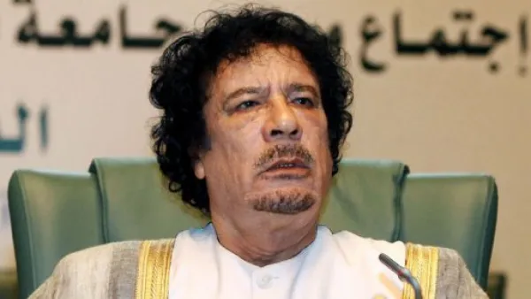 القذافي يلقي كلمة أمام شباب قبيلة الزنتان