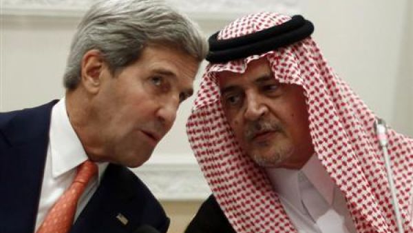 وزير الخارجية السعودي الامير سعود الفيصل في مؤتمر صحفي مع نظيره الامريكي جون كيري في الرياض
