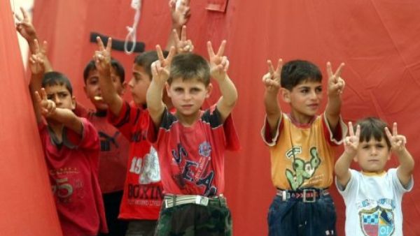 اطفال لاجئين سوريين في مخيم يايلاداغه في محافظة هاتاي التركية 
