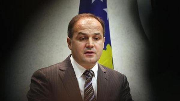 انور خوجة وزير خارجية كوسوفو في تيرانا 
