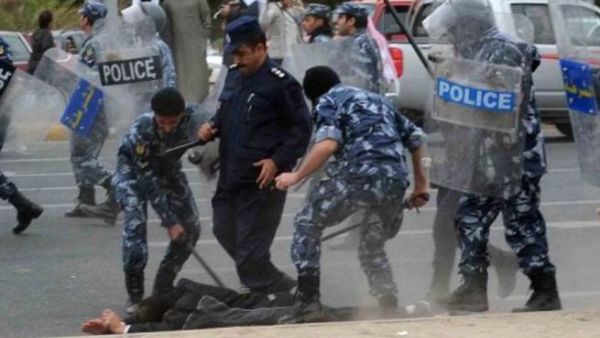 شرطة مكافحة الشغب الكويتية تعتقل متظاهرا في الجهراء
