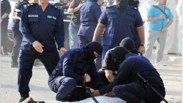Kuwaiti police get heavy handed with the Bedoon protest October, 2012