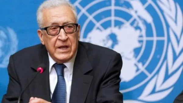 Lakhdar Brahimi held talks with Javad Zarif on Monday to discuss the Syrian crisis. (AFP/File)