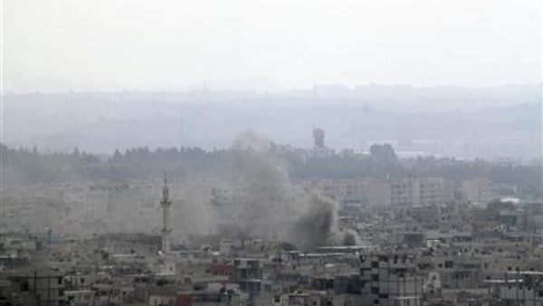 دخان يتصاعد في سماء مدينة اللاذقية السورية 
