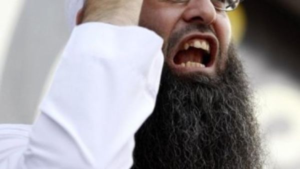 رجل الدين السني السلفي احمد الاسير