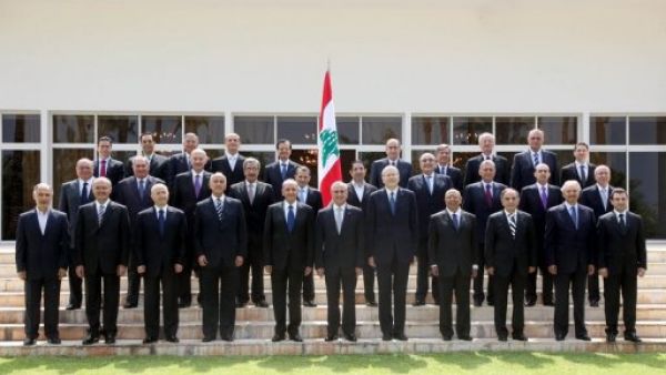 الحكومة اللبنانية الجديدة التي يجري مناقشة الثقة بشأنها الثلاثاء

