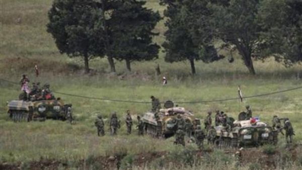 جنود سوريون ينتشرون بقرية قرب الحدود مع لبنان
