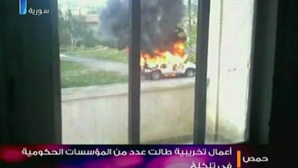 صورة من التلفزيون السوري عن "اعمال تخريبية في تلكلخ" 
