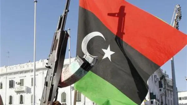علم ليبيا إبان الملكية خلال صلاة عيد الفطر في طرابلس 

