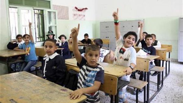 تلاميذ في مدرسة في طرابلس

