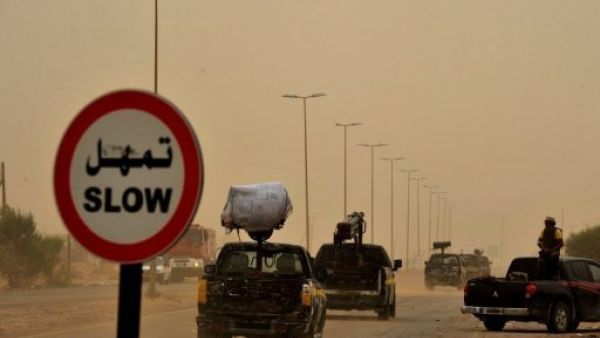 قوات المجلس الانتقالي الليبي تتقدم ببطء نحو سرت
