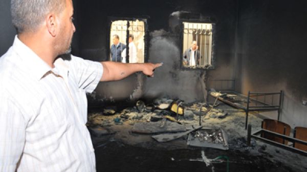 موقع الهجوم في مركز للشرطة بطرابلس
