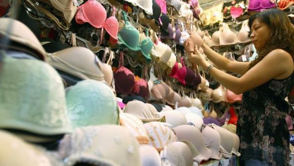 In an earlier statement Al-Tekhaifi said that jobs in more than 7,000 lingerie shops have been completely feminized.