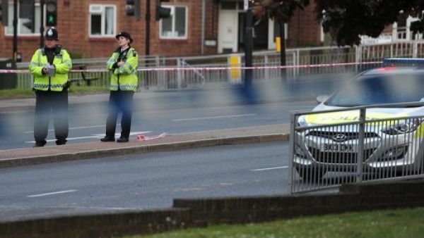 مقتل جندي واصابة مشتبه بهما بجروح في حادث في لندن