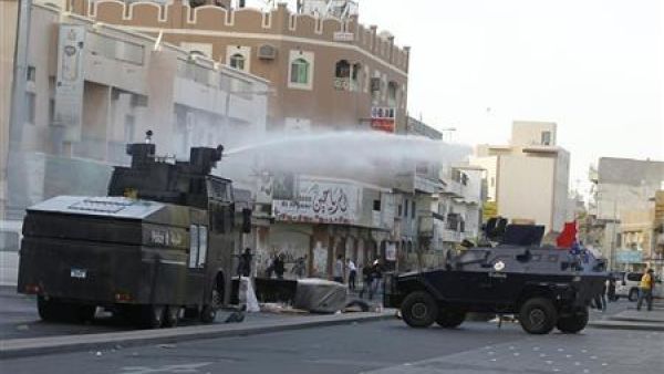 الشرطة تفرق مسيرة بمدافع المياه في جد حفص غربي المنامة
