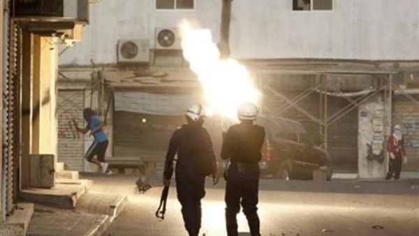 اشتباكات بين الشرطة ومحتجين في قرية خارج المنامة
