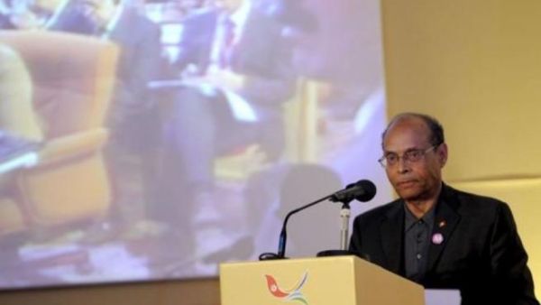 الرئيس التونسي المنصف المرزوقي يلقي كلمته امام المؤتمر