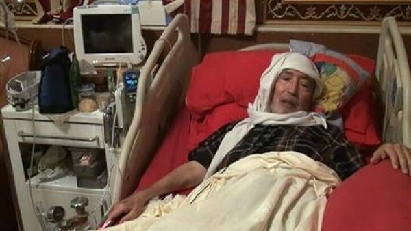 عبد الباسط المقرحي اثناء مقابلة مع رويترز في منزله في طرابلس
