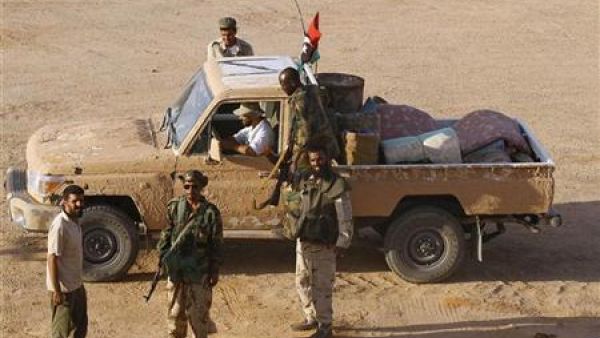 مقاتلون من المعارضة على بعد مئة كيلومترا جنوبي طرابلس
