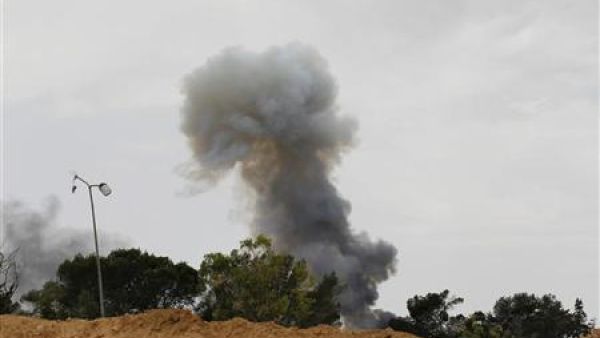 دخان يتصاعد بعد انفجار في غرب مصراتة
