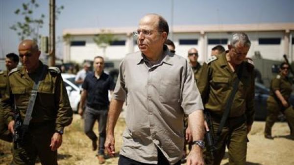 Israeli Defense Minister Moshe Yaalon closed the Kerem Shalom crossing on Thursday. (AFP/File)
