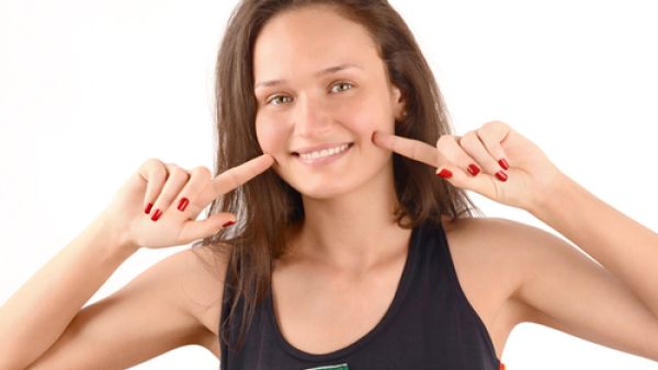 إليكِ 4 خطوات للتخلص من سواد حول الفم