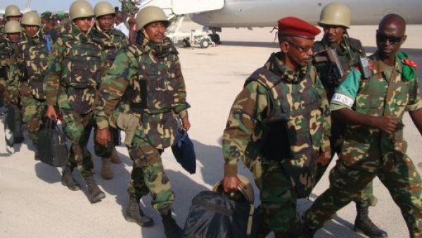 طلائع قوات الاتحاد الافريقي تصل من جيبوتي الى مطار مقديشو
