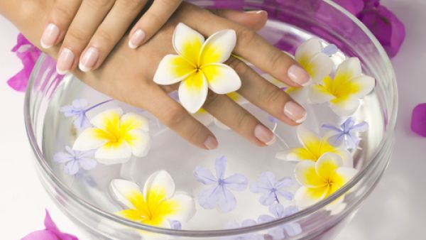 تمتعي بأظافر مثالية هذا الشتاء مع خبيرة اليدين Margaret Dabbs