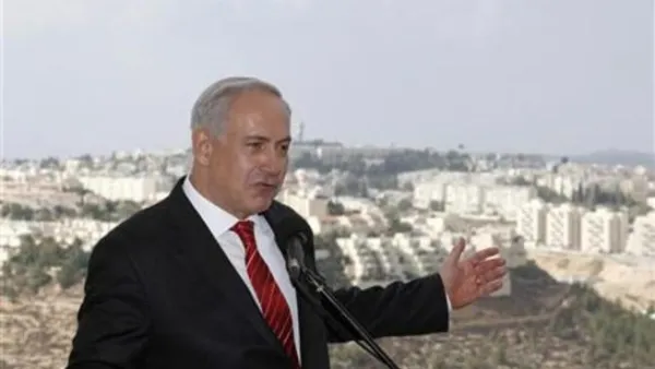 نتنياهو يتحدث للصحفيين أثناء زيارته لمستوطنة جيلو
