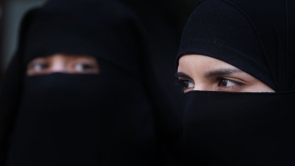 Following in the French footsteps, Holland unveils its Niqab ban.