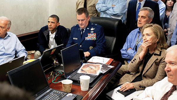 اوباما ومساعدوه في غرفة العمليات واعينهم مسمرة على الشاشات