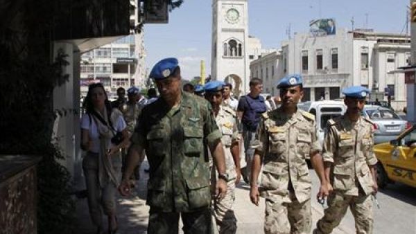 مراقبو الأمم المتحدة أثناء زيارتهم لحماة يوم الثامن من مايو ايار 2012.