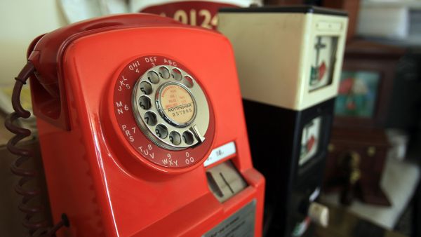 Calling home from expat-central, the Gulf, has never been so easy (though no more accessible for some) with the advent of 
smart-phones and free-talk computer apps. But many of us remember the queues for the old-school dial-phone and the 
loud overseas chats.