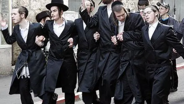Reportedly, rowdy utra-orthodox Jews broke into the Holiest of Palestine's sites - the Aqsa Mosque- where they consumed alcohol, on Monday morning. 