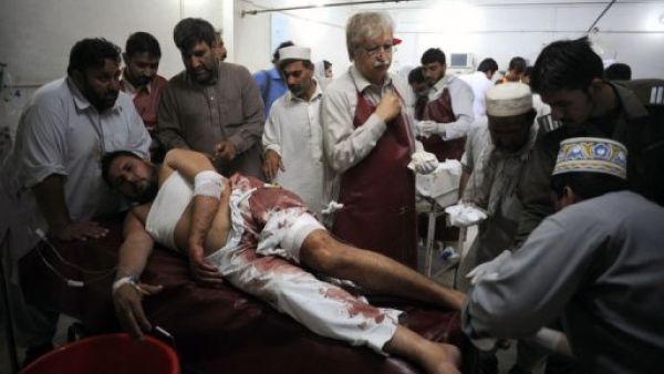 18 قتيلا على الاقل في هجوم انتحاري خلال تشييع في باكستان