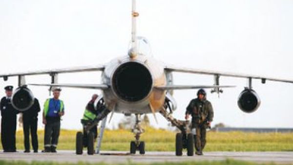 إتهامات دولية للقذافي بقصف المدنيين بالطائرات