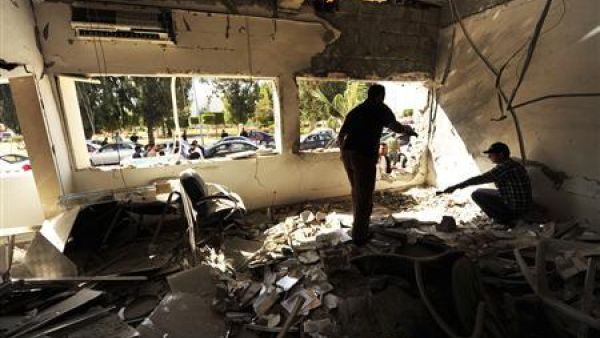 موقع انفجار هز مركزا للشرطة في بنغازي يوم السبت
