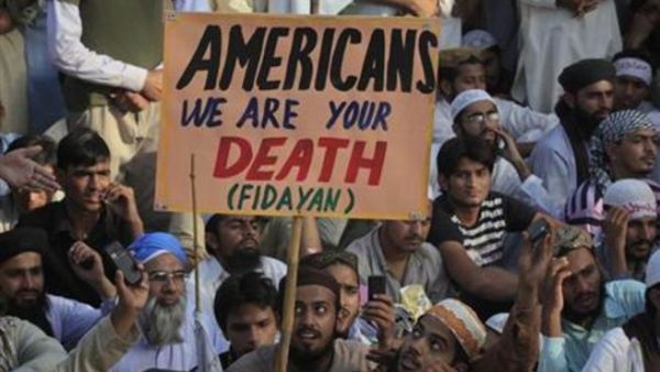 جانب من الاحتجاجات ضد الفيلم المسيء للنبي محمد في باكستان يوم الاحد
