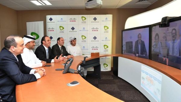 توفر إتصالات غرفة الحضور عن بعد التي تتيح للشركات عقد مؤتمرات إفتراضية عالية الوضوح عبر شبكة واسعة للإتصال المرئي حول العالم