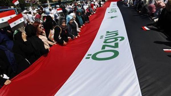 متظاهرون سوريون ضد الاسد في اسطنبول 