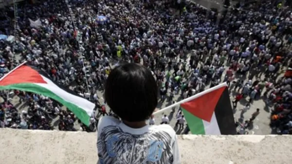 فلسطينيون يتظاهرون في رام الله تاييدا لاعلان الدولة