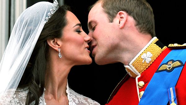 THAT kiss on the balcony. This, and the repeat kiss, was the talk of the day 29th April 2011