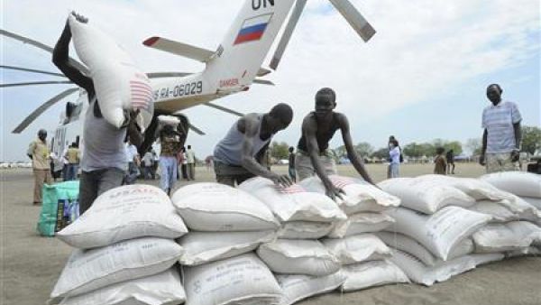 طائرة هليكوبتر روسية تابعة للامم المتحدة تنقل مساعدات في بيبور بجنوب السودان
