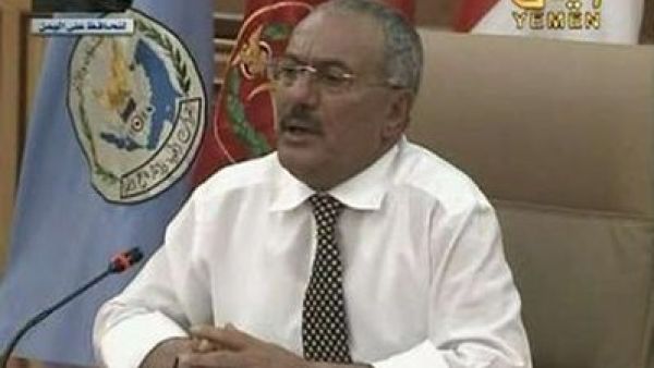 صالح في لقطة تلفزيونية خلال القائه كلمته امام القادة العسكريين