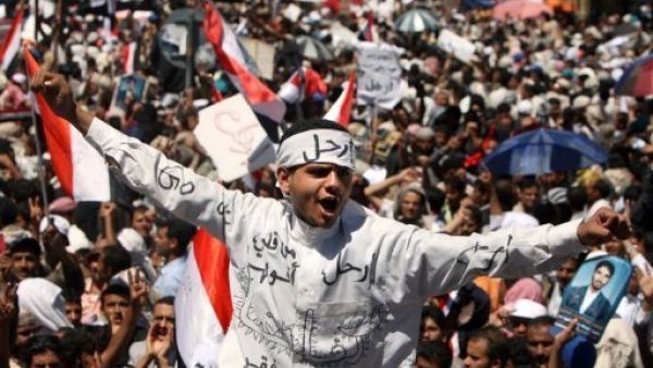 متظاهرون ضد الرئيس اليمني في صنعاء