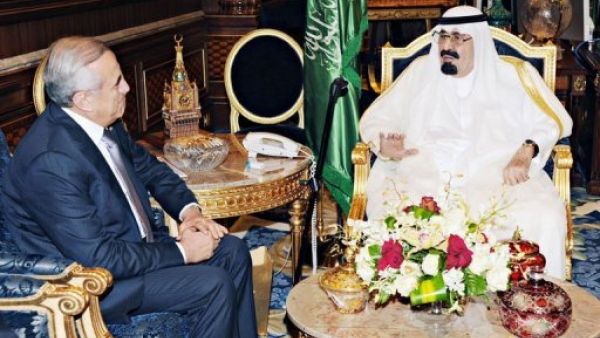 الرئيس اللبناني ميشيل سليمان خلال لقائه مع العاهل السعودي الملك عبدالله بن عبدالعزيز
