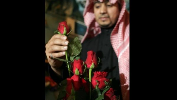 Six roses are not going to cut this it Valentine's Day- Shown for illustrative purposes. (Image source: "librabunda.blogspot.com")