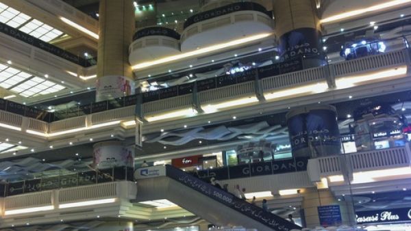 Saudis and expats have welcomed the move to close retail shops at 9 p.m., saying it would have a positive impact on social life and productivity.
Saudis and expats have welcomed the move to close retail shops at 9 p.m., saying it would have a positive impact on social life and productivity.