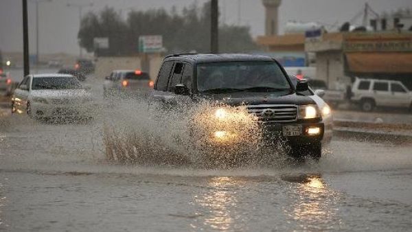 مشهد لاحد الشوارع التي اغرقتها الفيضانات في الرياض
